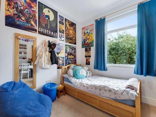 5 bed house for sale
