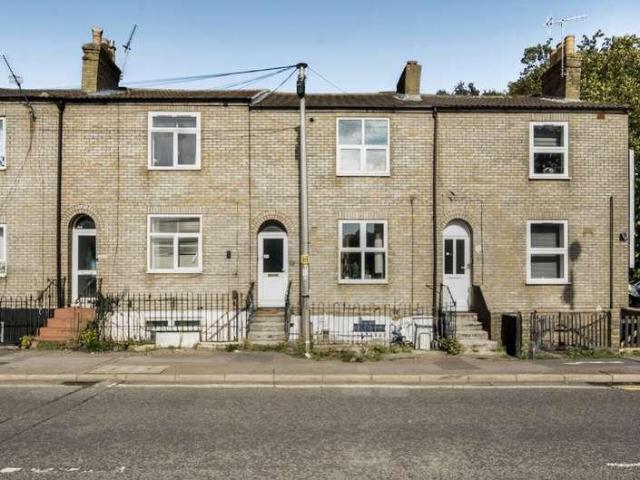 5 bed house for sale