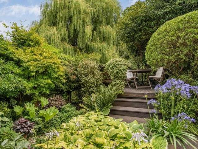 5 bed house for sale