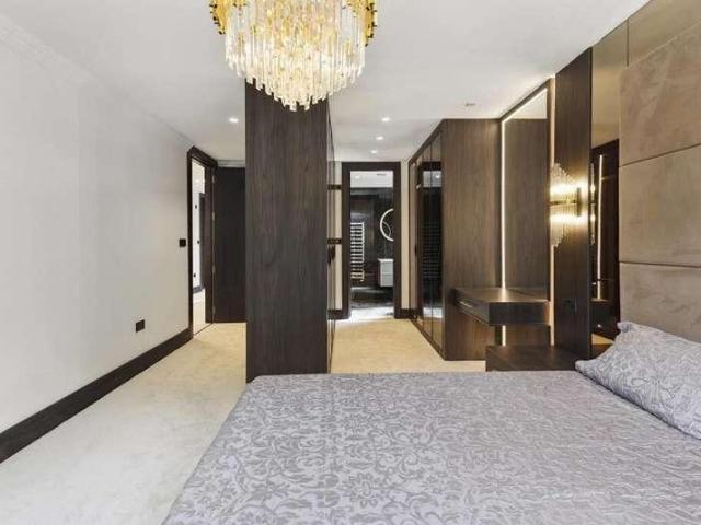 5 bed house for sale