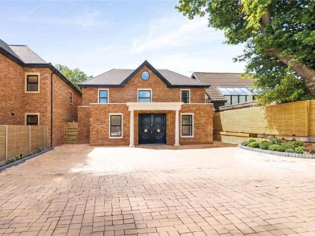 5 bed house for sale