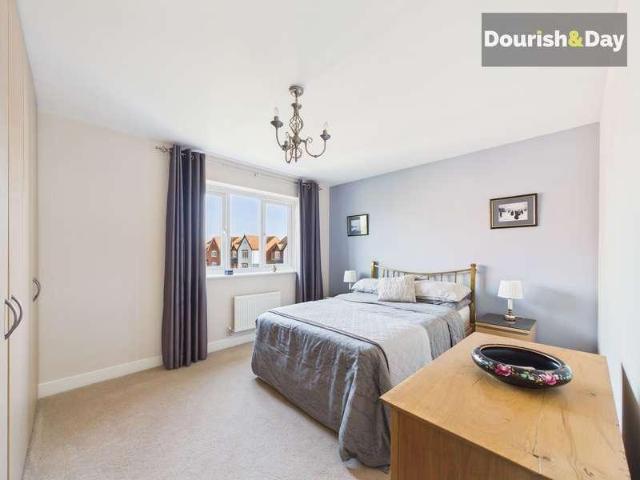 5 bed house for sale
