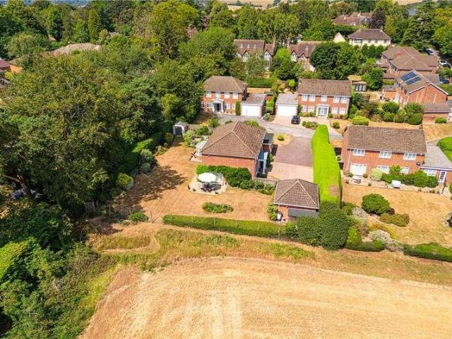 5 bed house for sale