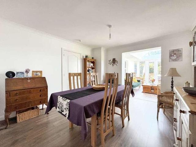 5 bed house for sale