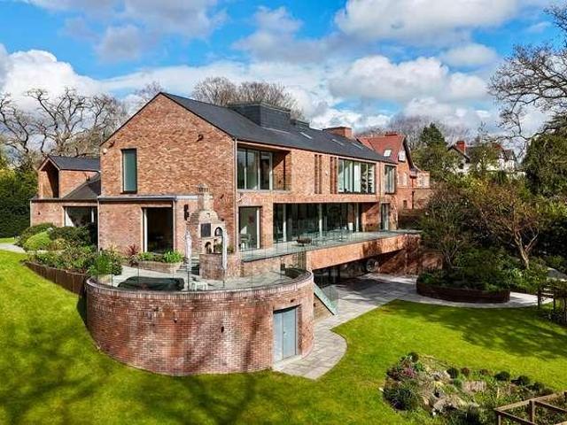 5 bed house for sale