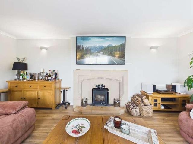 5 bed house for sale