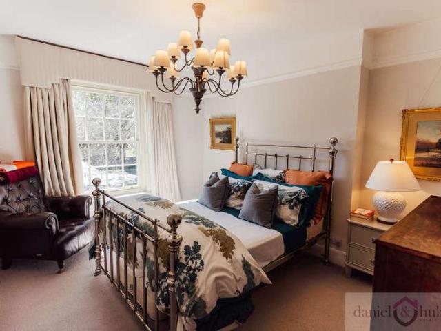 5 bed house for sale