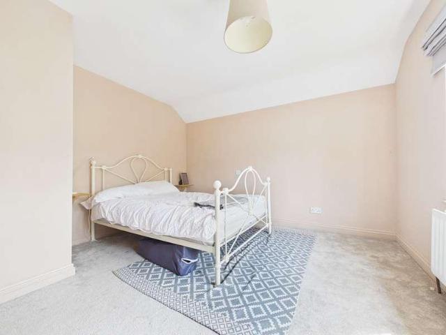 5 bed house for sale