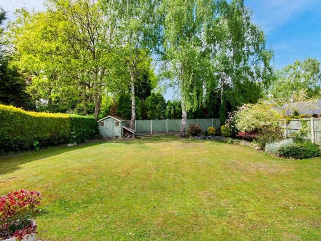 5 bed house for sale