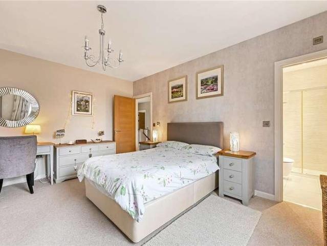 5 bed house for sale