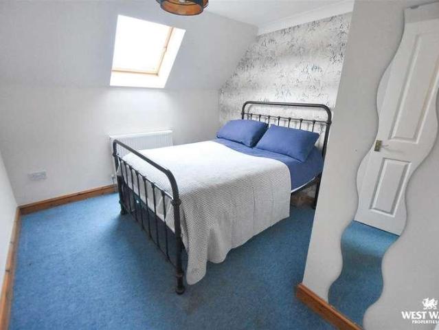 5 bed house for sale