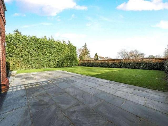 5 bed house for sale