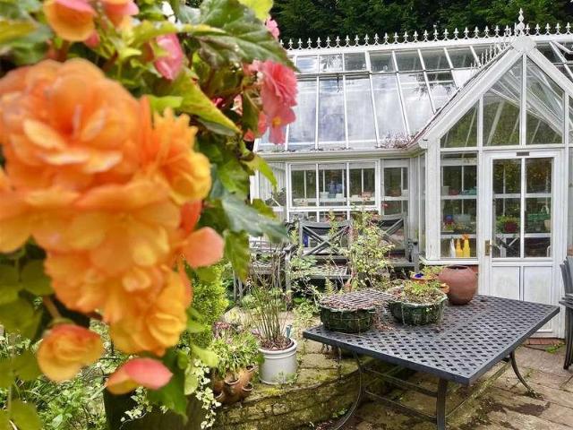 5 bed house for sale