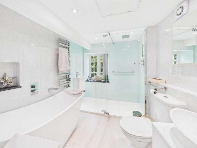 5 bed house for sale