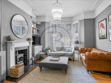 5 bed house for sale