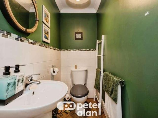 5 bed house for sale