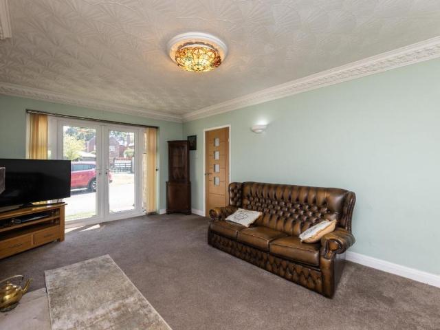 5 bed house for sale