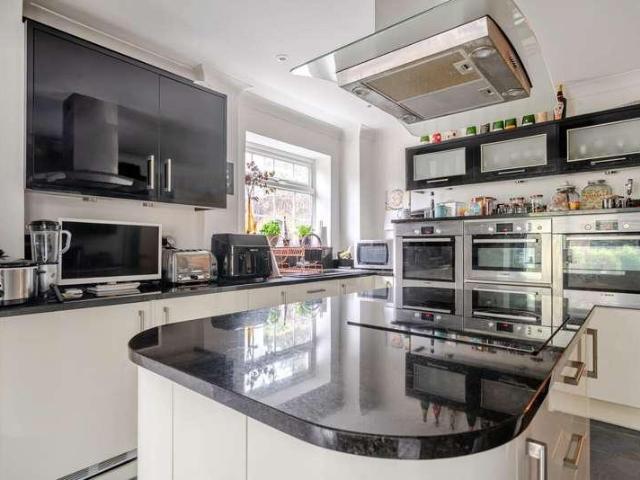 5 bed house for sale