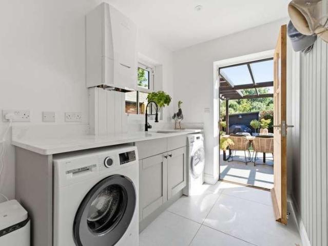 5 bed house for sale