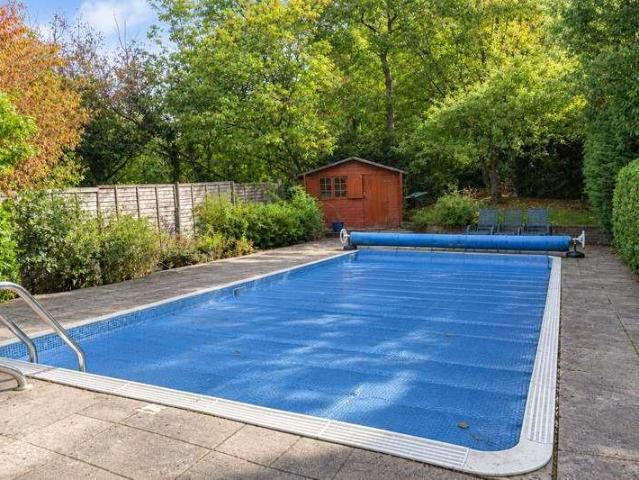 5 bed house for sale