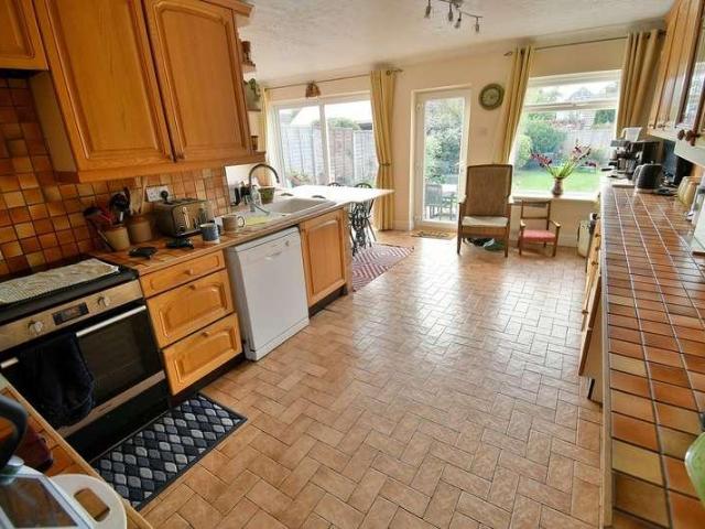 5 bed house for sale
