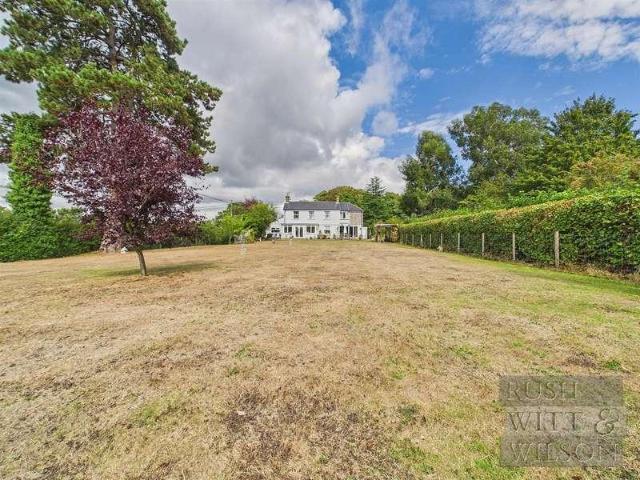 5 bed house for sale