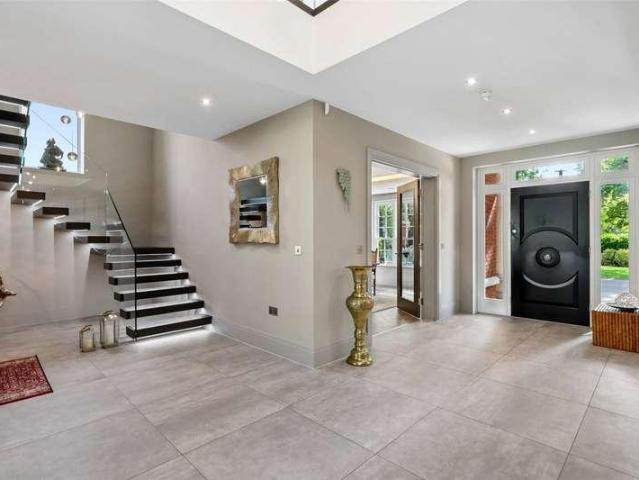 5 bed house for sale