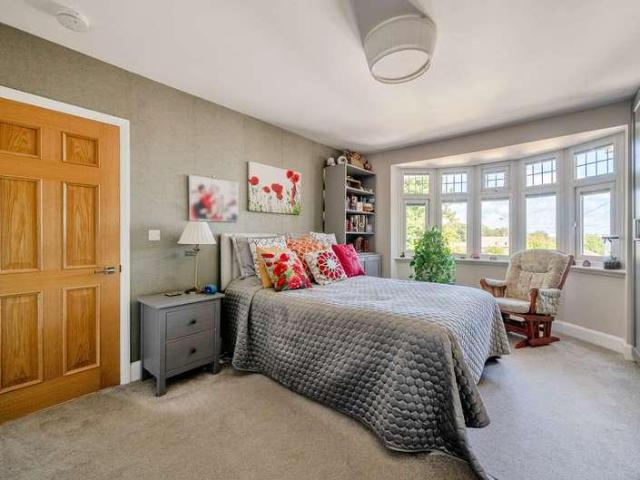 5 bed house for sale