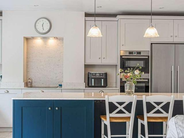 5 bed house for sale