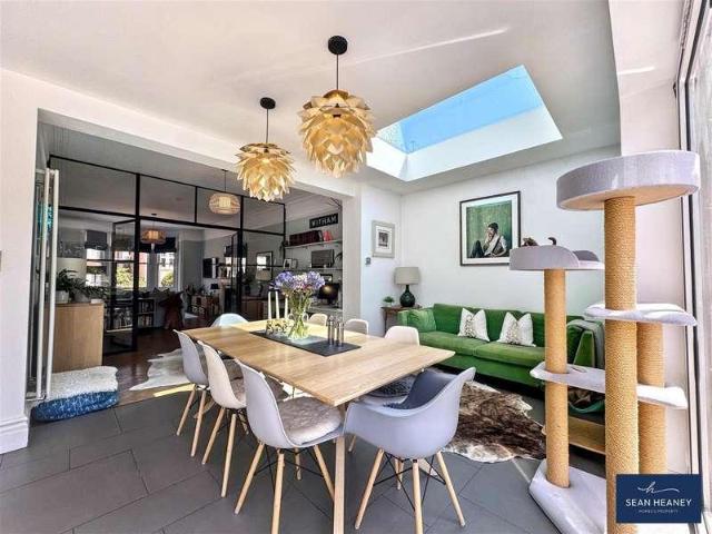 5 bed house for sale