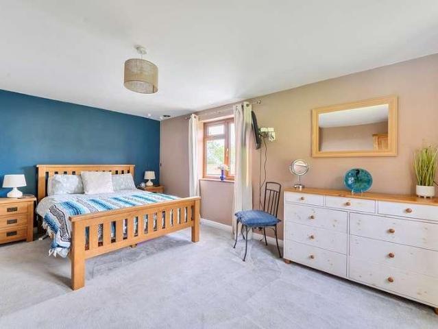 5 bed house for sale