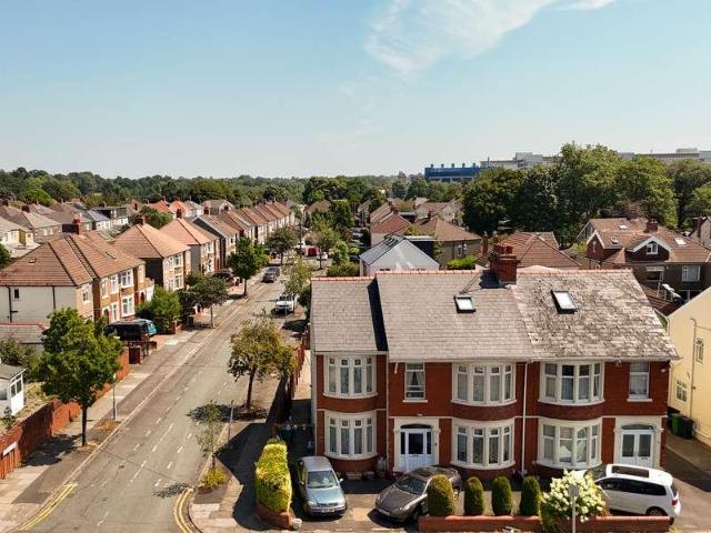 5 bed house for sale