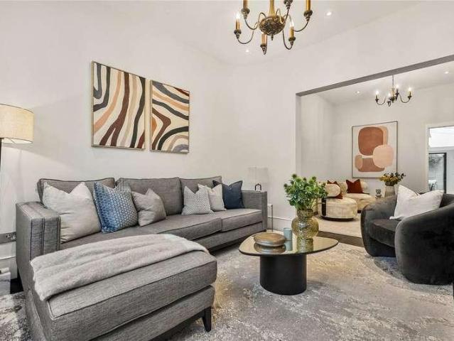 5 bed house for sale