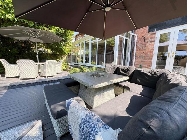5 bed house for sale