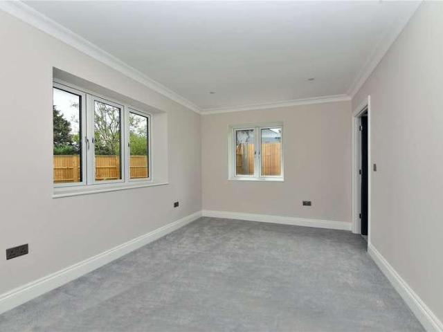 5 bed house for sale