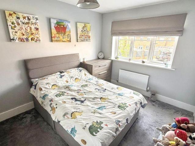 5 bed house for sale