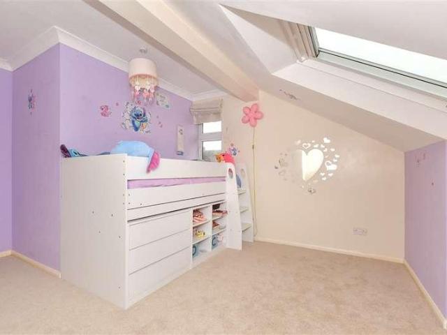 5 bed house for sale