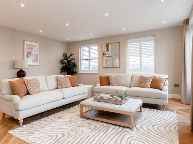 5 bed house for sale