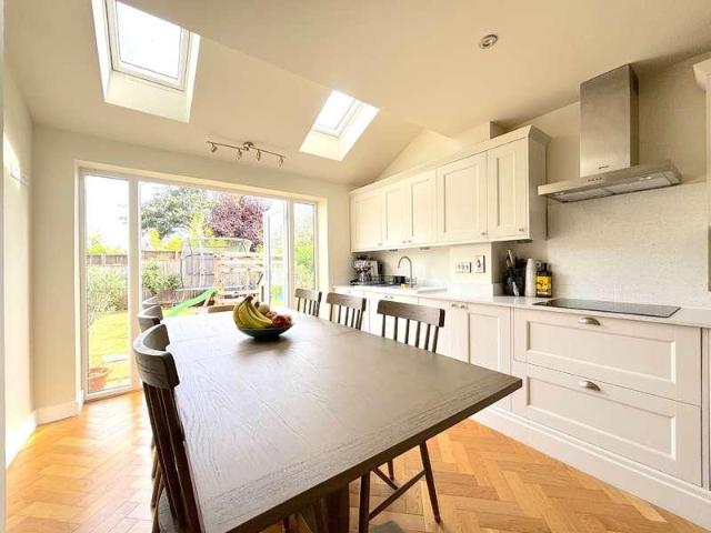 5 bed house for sale