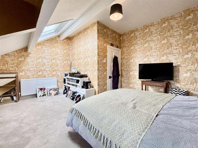 5 bed house for sale