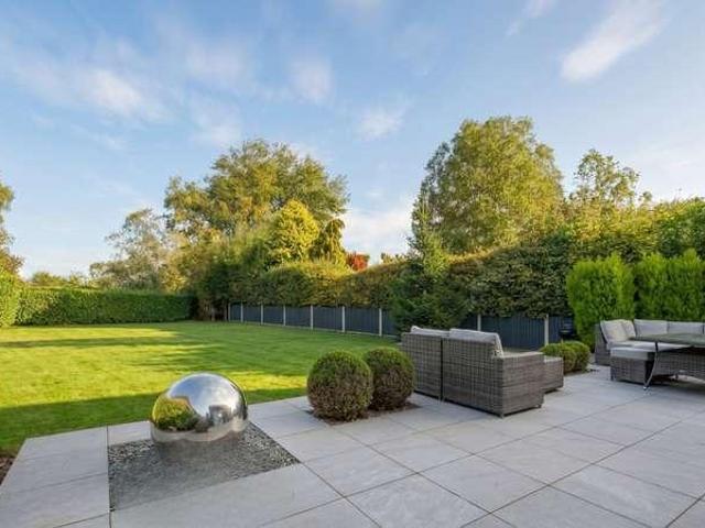 5 bed house for sale