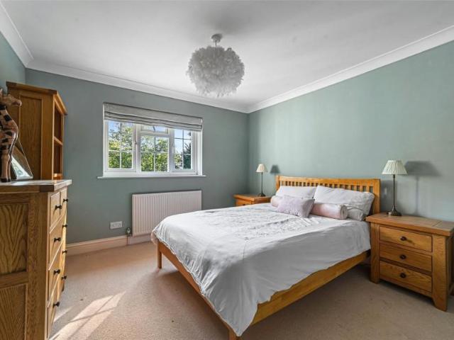 5 bed house for sale