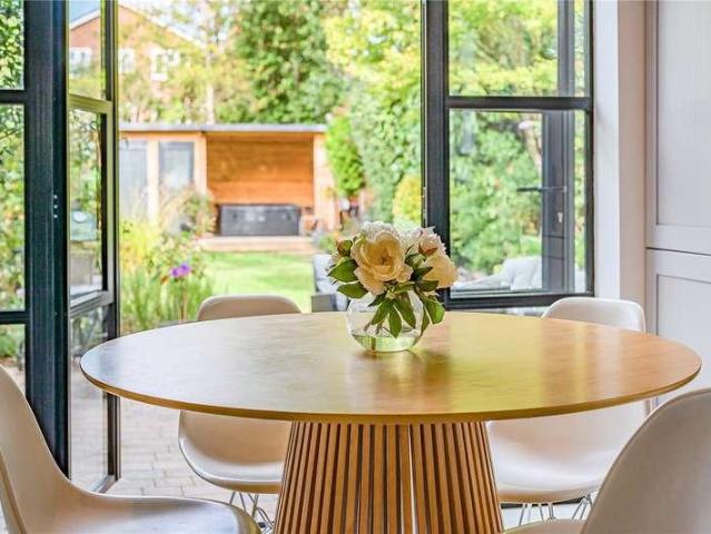 5 bed house for sale