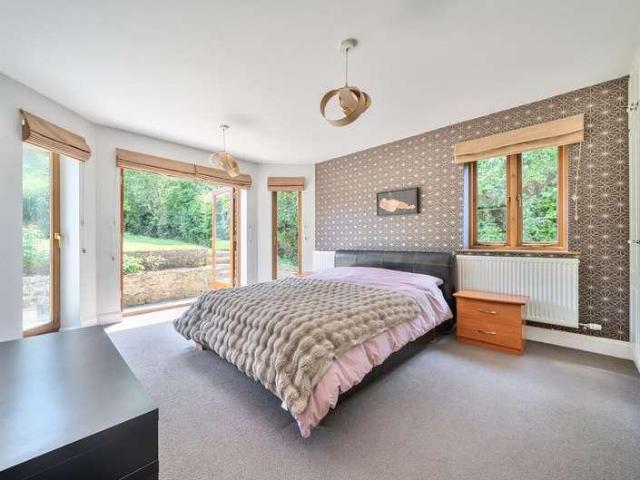 5 bed house for sale