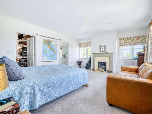 5 bed house for sale