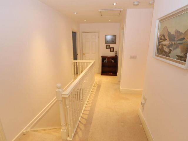 5 bed house for sale