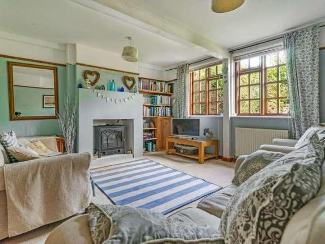 5 bed house for sale