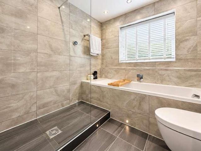 5 bed house for sale