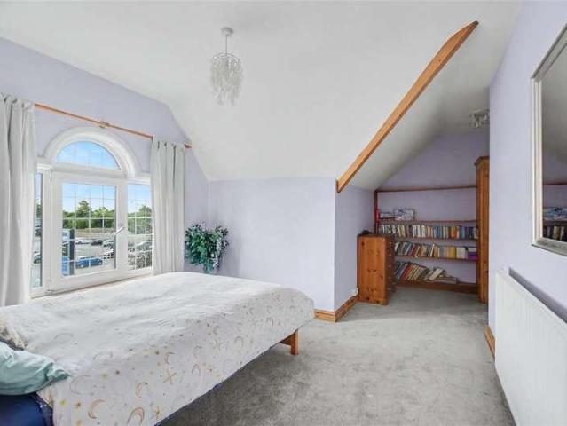 5 bed house for sale