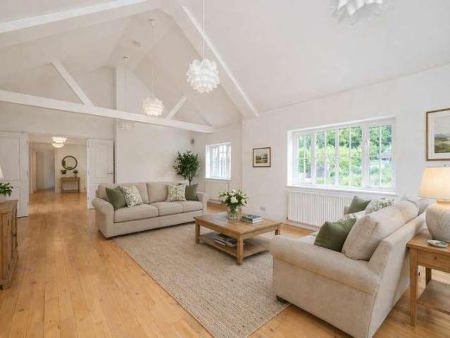 5 bed house for sale
